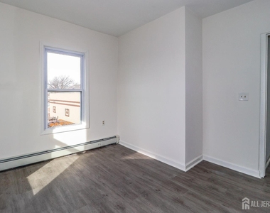 362 Market Street - Photo Thumbnail 7