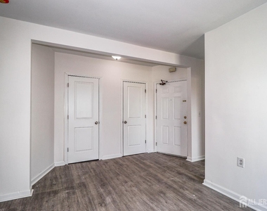 362 Market Street - Photo Thumbnail 4