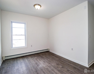 362 Market Street - Photo Thumbnail 5