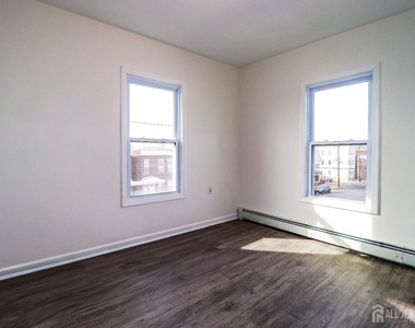 364 Market Street - Photo Thumbnail 6