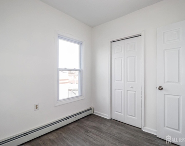 364 Market Street - Photo Thumbnail 11