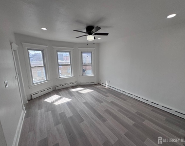 164 Lynd Street - Photo Thumbnail 9