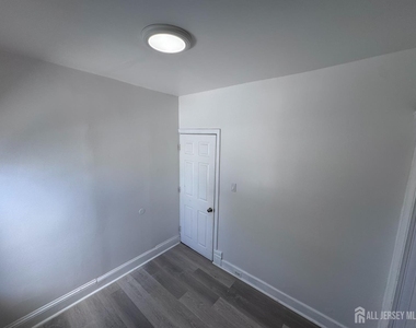 164 Lynd Street - Photo Thumbnail 14