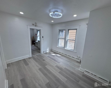 164 Lynd Street - Photo Thumbnail 3