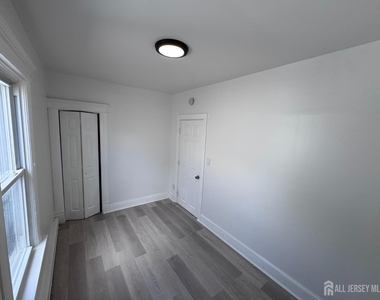 164 Lynd Street - Photo Thumbnail 16