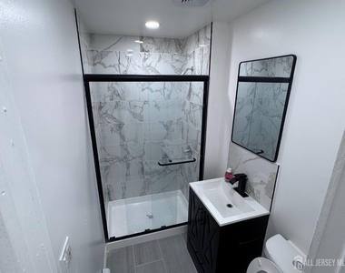 164 Lynd Street - Photo Thumbnail 13