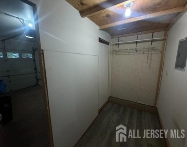81 Woodmere Drive - Photo Thumbnail 6