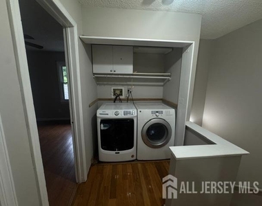 81 Woodmere Drive - Photo Thumbnail 10