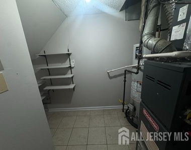 81 Woodmere Drive - Photo Thumbnail 12