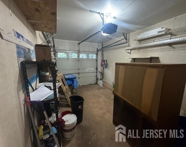 81 Woodmere Drive - Photo Thumbnail 9