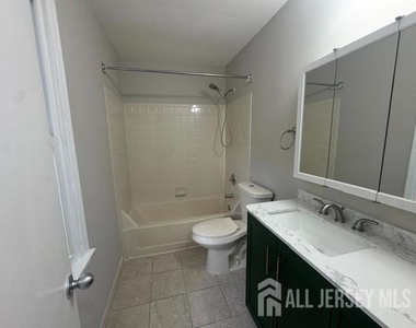 81 Woodmere Drive - Photo Thumbnail 8