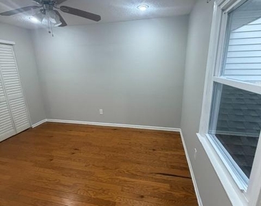 81 Woodmere Drive - Photo Thumbnail 20