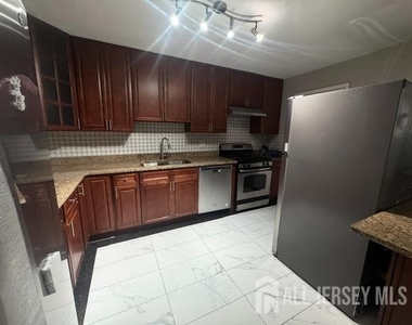 81 Woodmere Drive - Photo Thumbnail 1