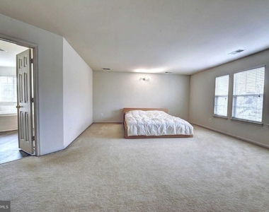 110 Hunton Drive - Photo Thumbnail 27