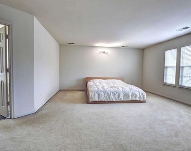 110 Hunton Drive - Photo Thumbnail 25