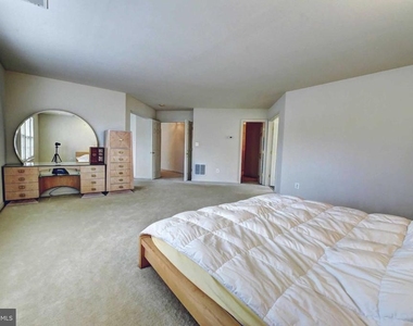 110 Hunton Drive - Photo Thumbnail 30