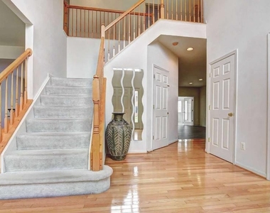 110 Hunton Drive - Photo Thumbnail 2