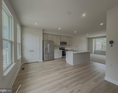 6737 Shelton Lane - Photo Thumbnail 10