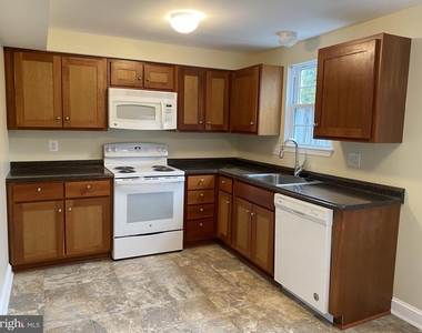 8447 Braxted Lane - Photo Thumbnail 6
