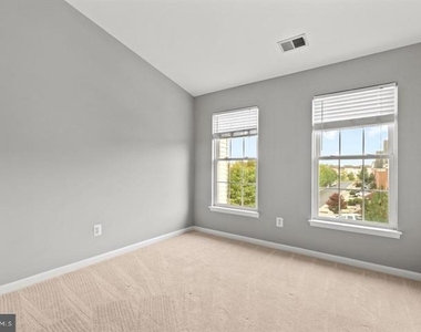 25840 Kirkwood Square - Photo Thumbnail 8