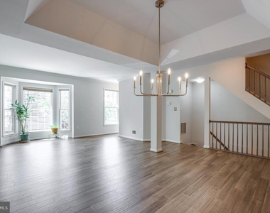 3105 Sutherland Hill Court - Photo Thumbnail 10