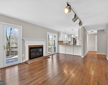 1302 Clayborne House Court - Photo Thumbnail 13