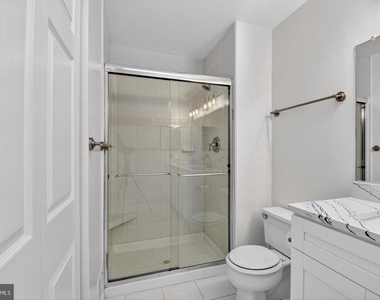 1302 Clayborne House Court - Photo Thumbnail 32