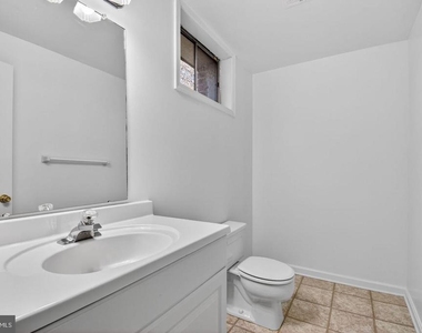 1302 Clayborne House Court - Photo Thumbnail 41