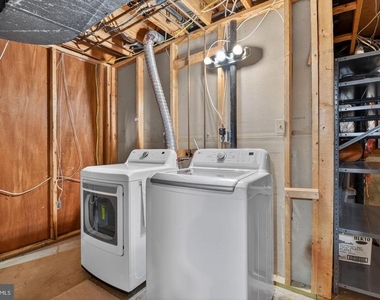 1302 Clayborne House Court - Photo Thumbnail 44