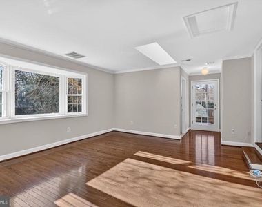 1302 Clayborne House Court - Photo Thumbnail 12