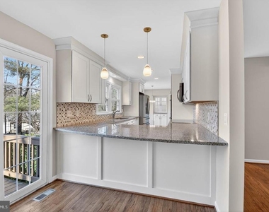 1302 Clayborne House Court - Photo Thumbnail 16