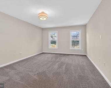 1302 Clayborne House Court - Photo Thumbnail 29