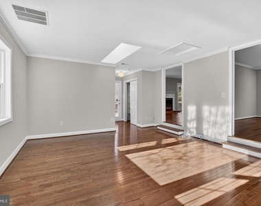 1302 Clayborne House Court - Photo Thumbnail 10