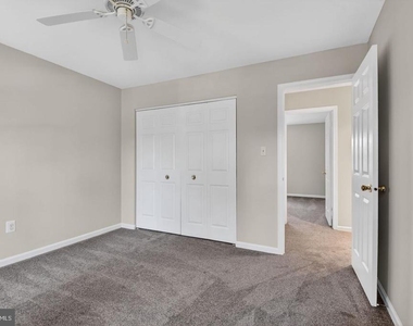 1302 Clayborne House Court - Photo Thumbnail 33