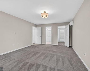 1302 Clayborne House Court - Photo Thumbnail 27