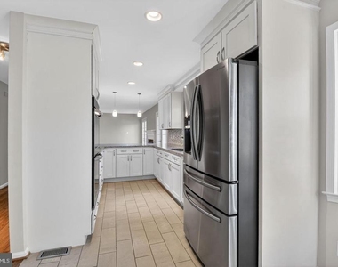 1302 Clayborne House Court - Photo Thumbnail 18