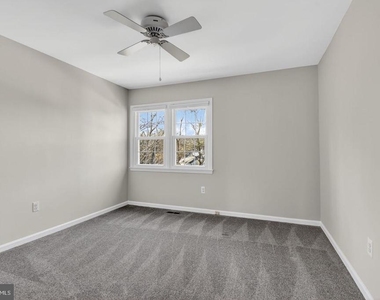 1302 Clayborne House Court - Photo Thumbnail 34