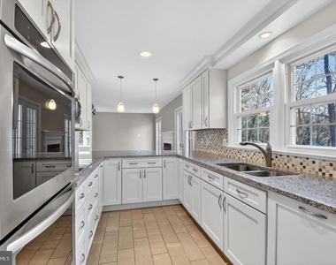 1302 Clayborne House Court - Photo Thumbnail 8