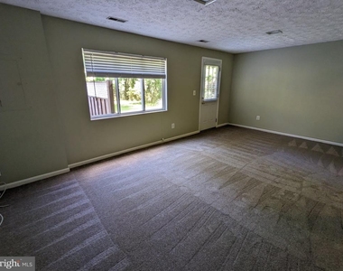 1110 Floyd Place - Photo Thumbnail 15