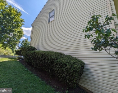 1110 Floyd Place - Photo Thumbnail 2