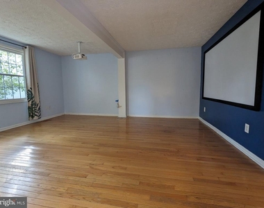 1110 Floyd Place - Photo Thumbnail 6