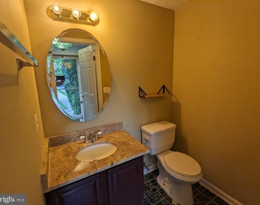 1110 Floyd Place - Photo Thumbnail 8
