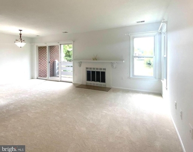 7594 Lakeside Village Drive - Photo Thumbnail 4