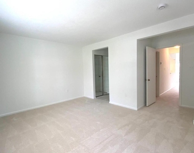 7594 Lakeside Village Drive - Photo Thumbnail 26