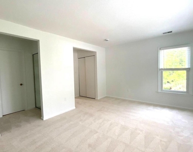 7594 Lakeside Village Drive - Photo Thumbnail 25