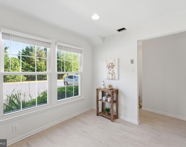 5603 Independence Circle - Photo Thumbnail 2