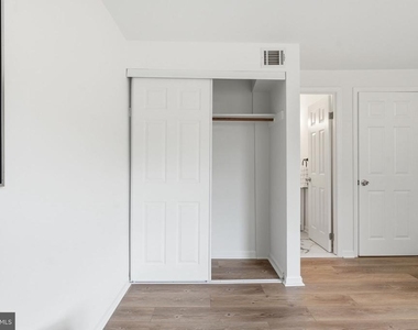5603 Independence Circle - Photo Thumbnail 22