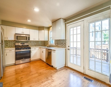 7804 Colonial Springs Boulevard - Photo Thumbnail 10