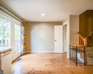 7804 Colonial Springs Boulevard - Photo Thumbnail 13