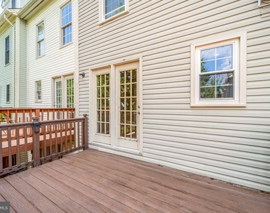 7804 Colonial Springs Boulevard - Photo Thumbnail 12